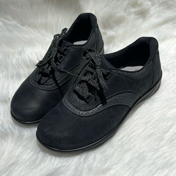SAS Walk Easy Sneaker size 9 Wide. B78 - Picture 2 of 10